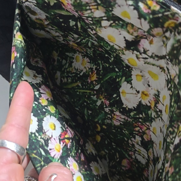 BAGGU Camera Crossbody In Daisy Print - Picture 14 of 15